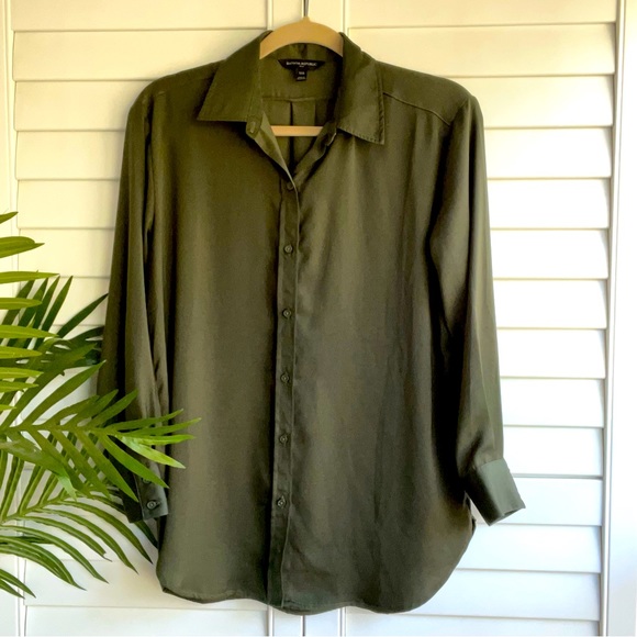 Banana Republic Factory Tops - NWOT Banana Republic Satin Classic Shirt